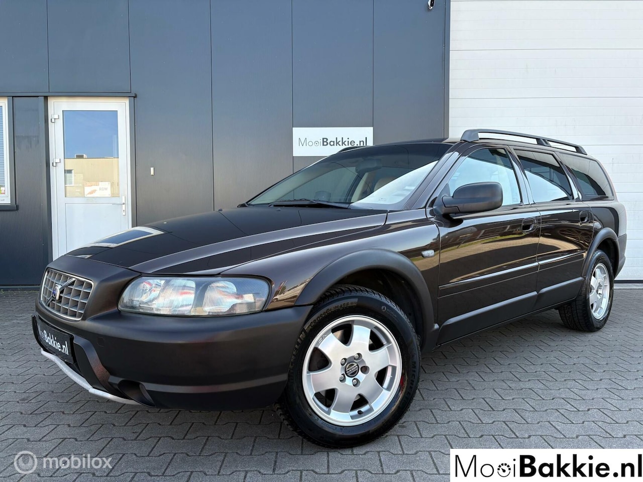 Volvo V70 - 2.4 T AWD Geartronic Leder / Trekhaak / Netjes! - AutoWereld.nl