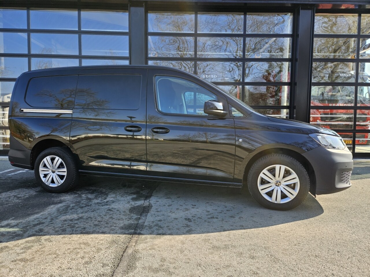 Volkswagen Caddy Cargo Maxi - 2.0 TDI Comfort | Trekhaak | Nav | Gelijk leverbaar | Geen BPM - AutoWereld.nl