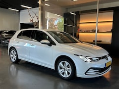 Volkswagen Golf - 1.5 eTSI Style Sfeerverlichting Carplay Navi