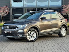 Volkswagen T-Roc - 1.0 TSI Style | Adeptive Cruise Control | Trekhaak | Navigatie | Parkeersensoren | Apple C