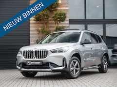 BMW X1 - sDrive20i Pano Leer Trekhaak Keyless