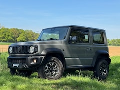 Suzuki Jimny - 1.5 Stijl AllGrip 4x4 / 4-persoons / Navigatie