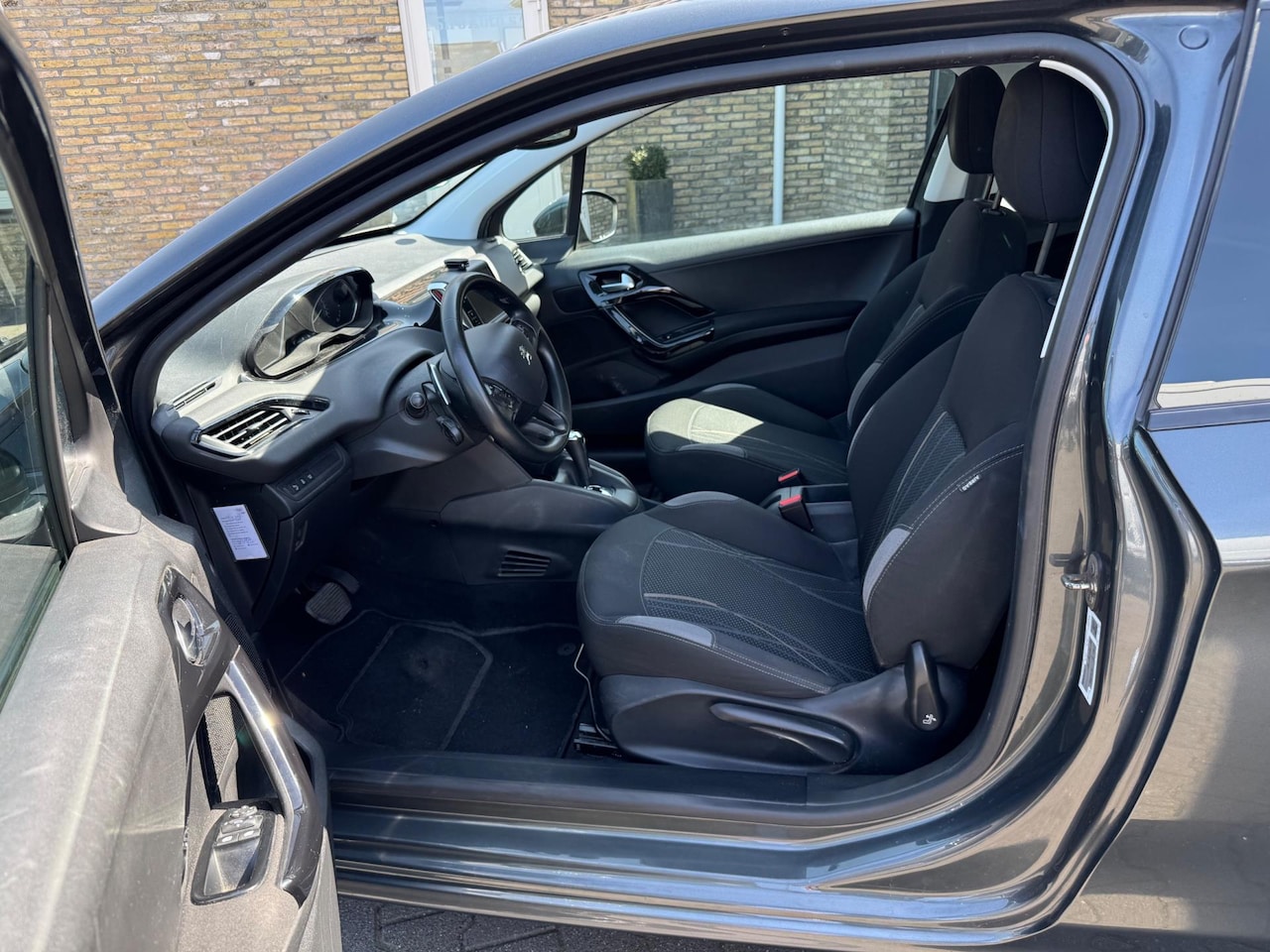 Peugeot 208 - 1.4 e-HDi Active Automaat zeer goed onderhouden - AutoWereld.nl