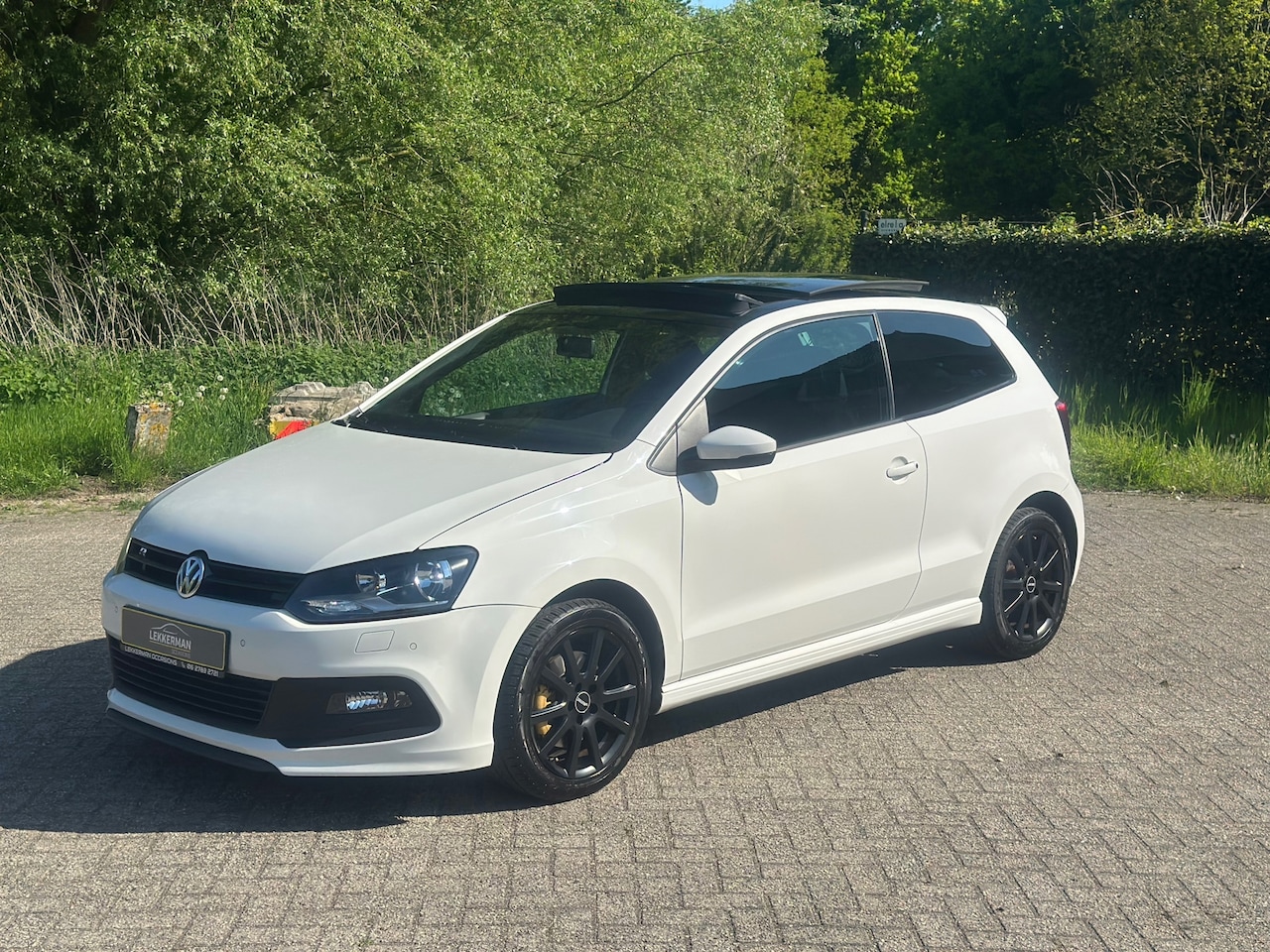 Volkswagen Polo - 1.2 TSI R-LINE PANO I PDC I 105PK I 6BAK I VOLL ONDERHOUD - AutoWereld.nl