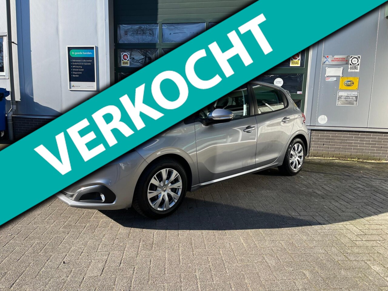 Peugeot 208 - 1.2 PureTech Blue Lease Active 1.2 PureTech Blue Lease Active AIRCO,CRUIS-CONTROLE,NAVI - AutoWereld.nl