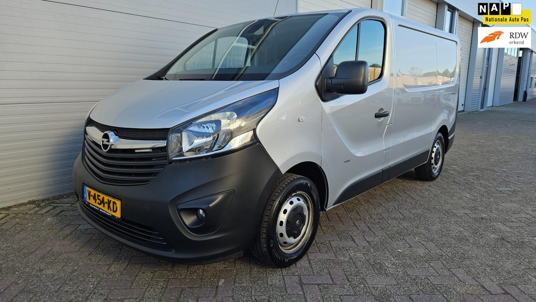 Opel Vivaro - 1.6 CDTI L1H1 Sport EcoFlex Bwj 2017 | Zijschade | Trekhaak - AutoWereld.nl