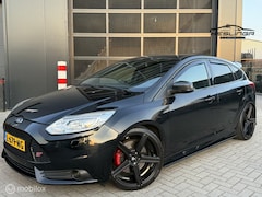 Ford Focus - 2.0 EcoBoost ST-3 |Recaro|Leder |300+ PK