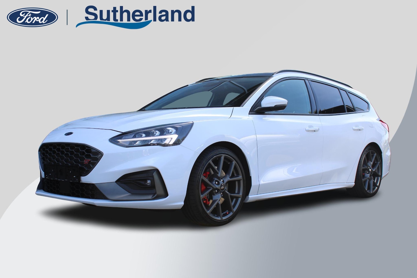 Ford Focus Wagon - 2.3 EcoBoost ST-3 | Panoramadak |  Adaptive cruise control | Winter Pack | Camera | Trekha - AutoWereld.nl