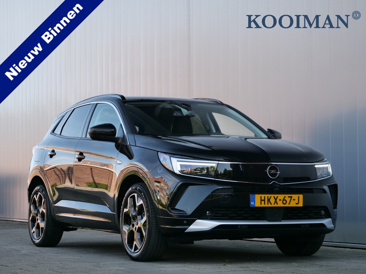 Opel Grandland - 1.2 Turbo 130pk Ultimate AUTOMAAT Comfortstoelen / Camera / Winterpakket / Apple CarPlay - AutoWereld.nl