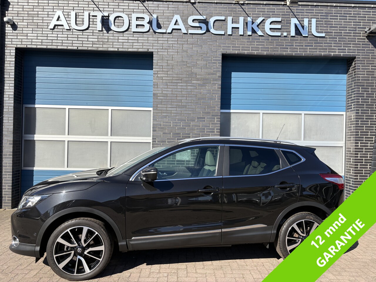 Nissan Qashqai - 1.2 Premier Edition 1.2 Premier Edition, panodak, leder/alcantara, camera 360, climate/cruise - AutoWereld.nl
