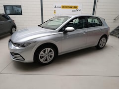 Volkswagen Golf - 1.0 eTSI Life Navigatie | Pdc V+A | Lmv | Automaat