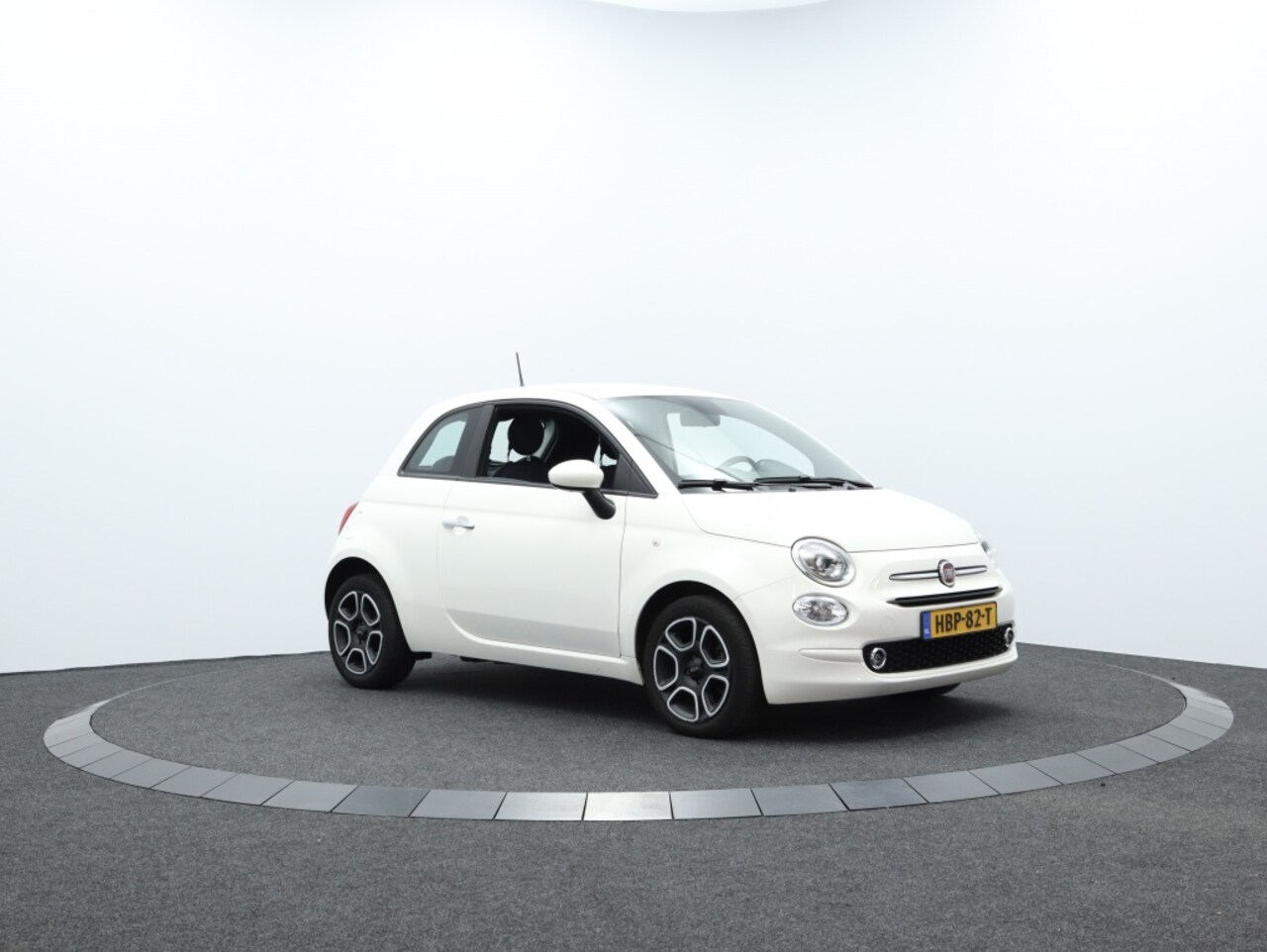 Fiat 500 - 1.0 Hybrid Club | Carplay navigatie | Sensoren achter - AutoWereld.nl