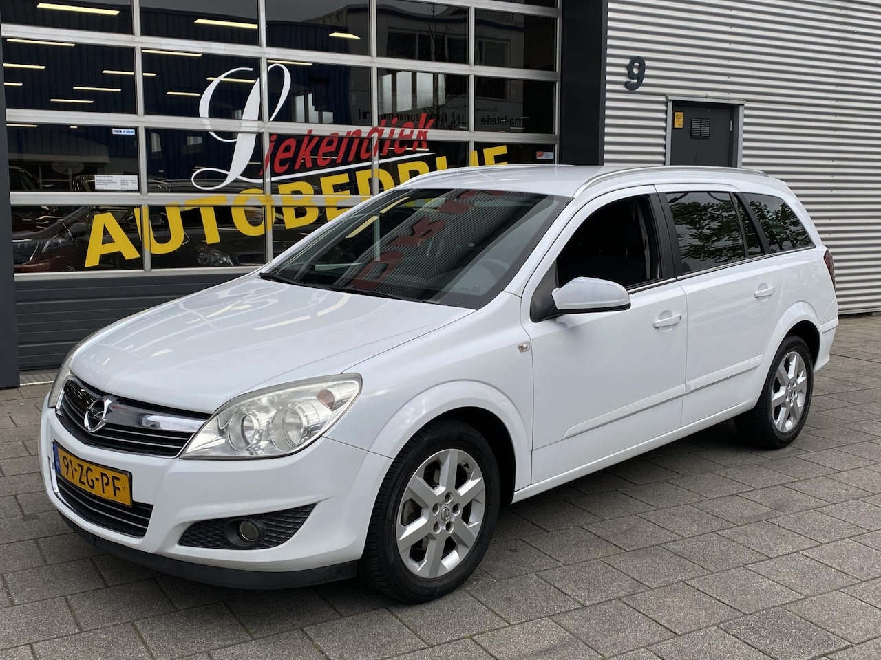Opel Astra Wagon - 1.6 Temptation - Airco I Cruise control I Trekhaak I Comfort pakket I APK 02-2026 - AutoWereld.nl