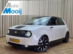 Honda e - e Advance 17" *Stuur+Stoelverwarming* Panoramadak / Adapt. Cruise / 360 Camera / Carplay /