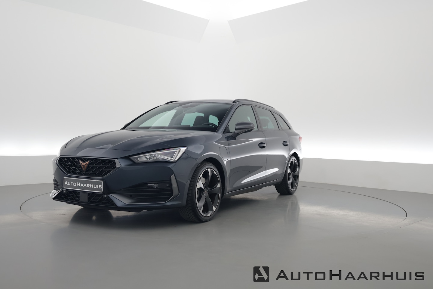 CUPRA Leon Sportstourer - 1.4 e-Hybrid | Travel Assist | Stoel- Stuurverw. | Apple CarPlay | Navi | Keyless - AutoWereld.nl