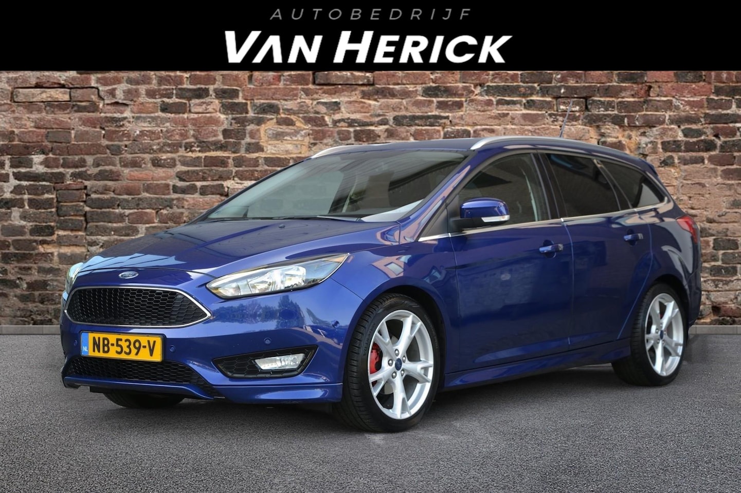 Ford Focus Wagon - 1.0 Titanium 125PK | Cruise | Trekhaak | Camera | Clima - AutoWereld.nl