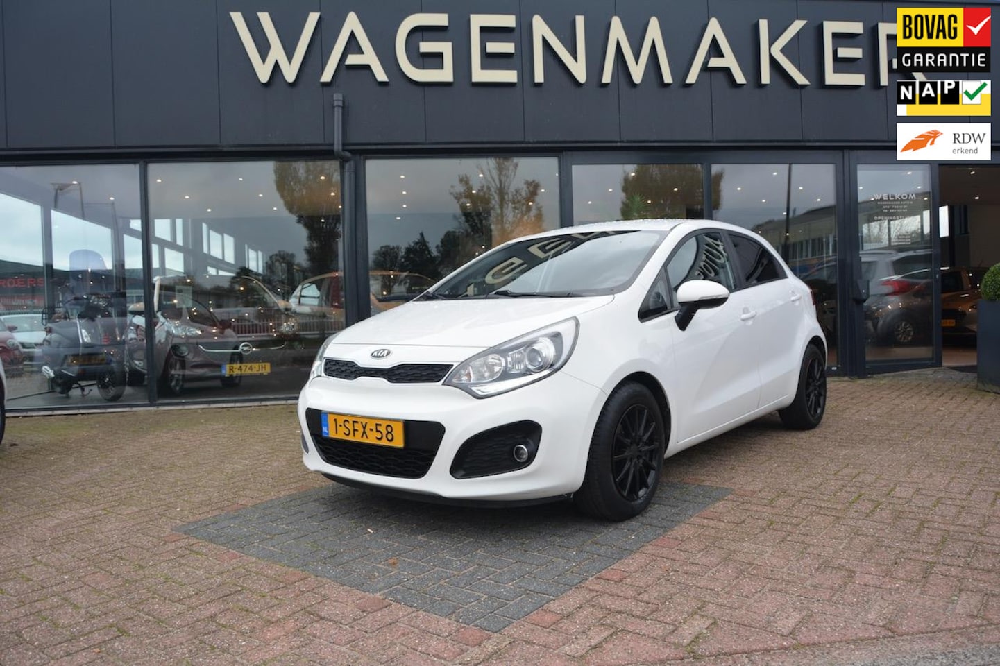 Kia Rio - 1.2 CVVT Plus Pack Airco|NAVI|TEL|Nieuwe APK - AutoWereld.nl