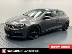 Volkswagen Scirocco - 1.4 TSi Navigatie-Cr.contr-Clima-Stoelverwarming-Parkeersensoren-Lm19''velgen