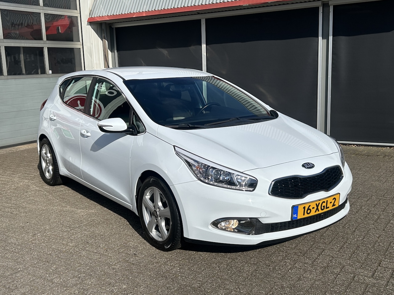 Kia Cee'd - 1.6 GDI Plus Pack 1.6 GDI Plus Pack - AutoWereld.nl
