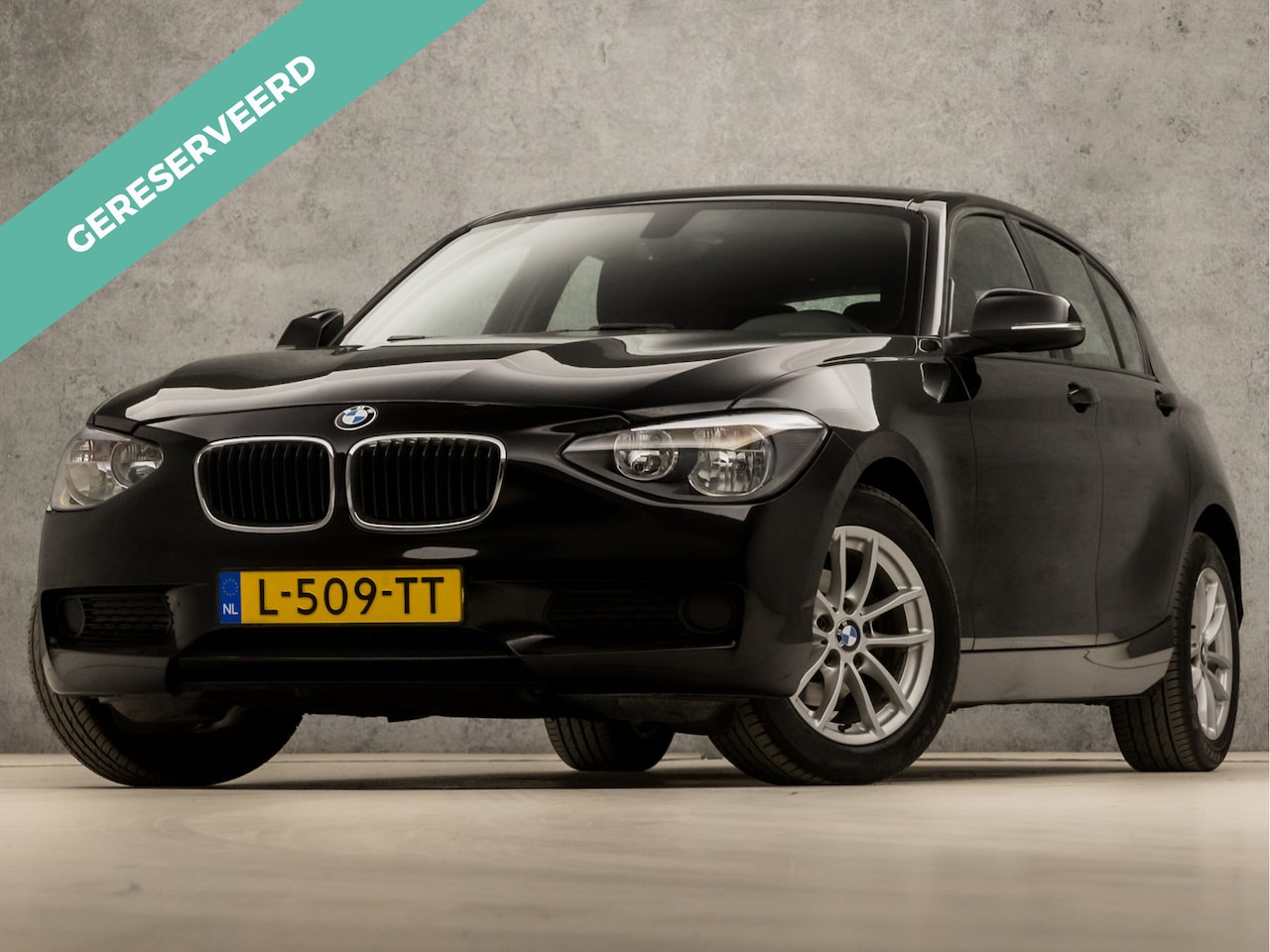 BMW 1-serie - 116i Sportline (4 CILINDER, SCHERM, CLIMATE, STOELVERWARMING, SPORTSTOELEN, PARKEERSENSORE - AutoWereld.nl