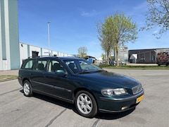 Volvo V70 - 2.4i Comfort Line Automaat 180 PK. Onverwoestbare en als nieuw rijdende auto Distributieri