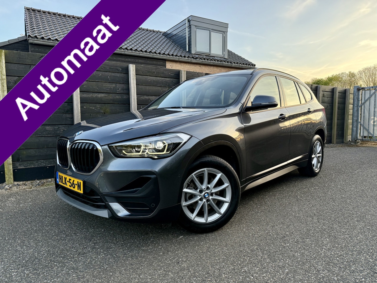 BMW X1 - sDrive18i High Executive Edition dealer onderh. leder, pano - AutoWereld.nl