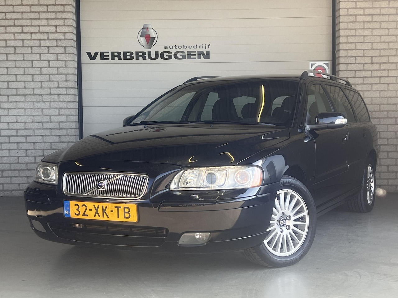 Volvo V70 - 2.4 Edition Sport | LPG/BENZINE | 16" LMV | Trekhaak | Leder | Navi | Elektr. Stoel | Came - AutoWereld.nl