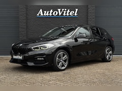 BMW 1-serie - 118i Sport Line | Camera | Trekhaak | LED | Sportstoelen | Sportstuur | 2022