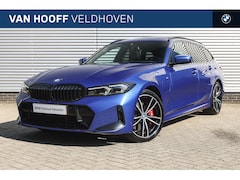BMW 3-serie Touring - 330e High Executive M Sport Automaat / Panoramadak / Trekhaak / Sportstoelen / Adaptieve L