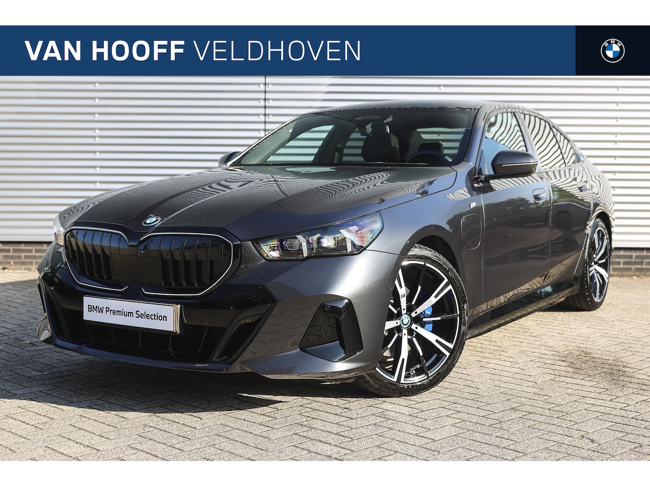 BMW 5-serie - 530e M Sport Automaat / Panoramadak / Trekhaak / Adaptieve LED / Parking Assistant Plus / - AutoWereld.nl