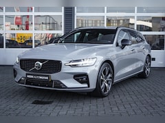 Volvo V60 - 2.0 B3 Plus Dark Parkeerverwarming met timer | Trekhaak elektrisch uitklapbaar | Premium A