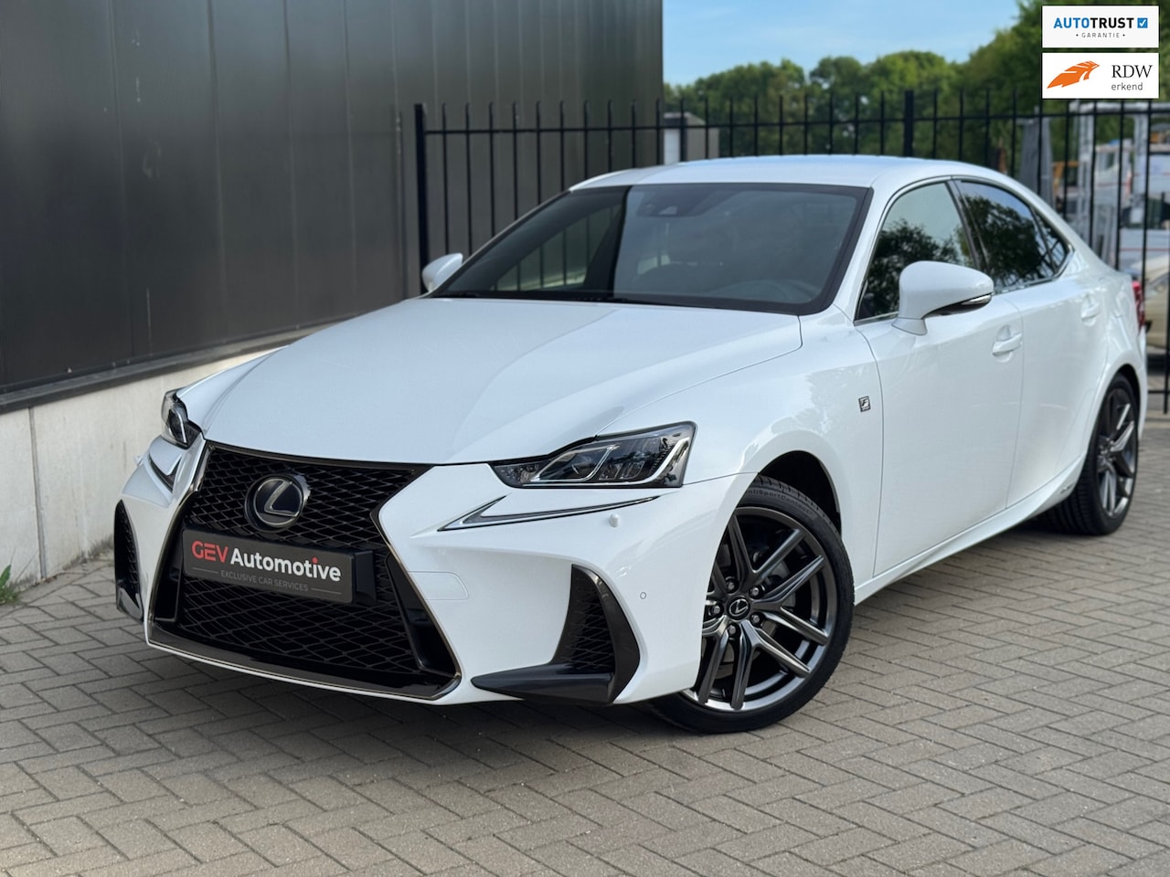 Lexus IS - 300h Hybrid F-Sport – Full Options | 1e Eigenaar | Dealer Onderhouden - AutoWereld.nl