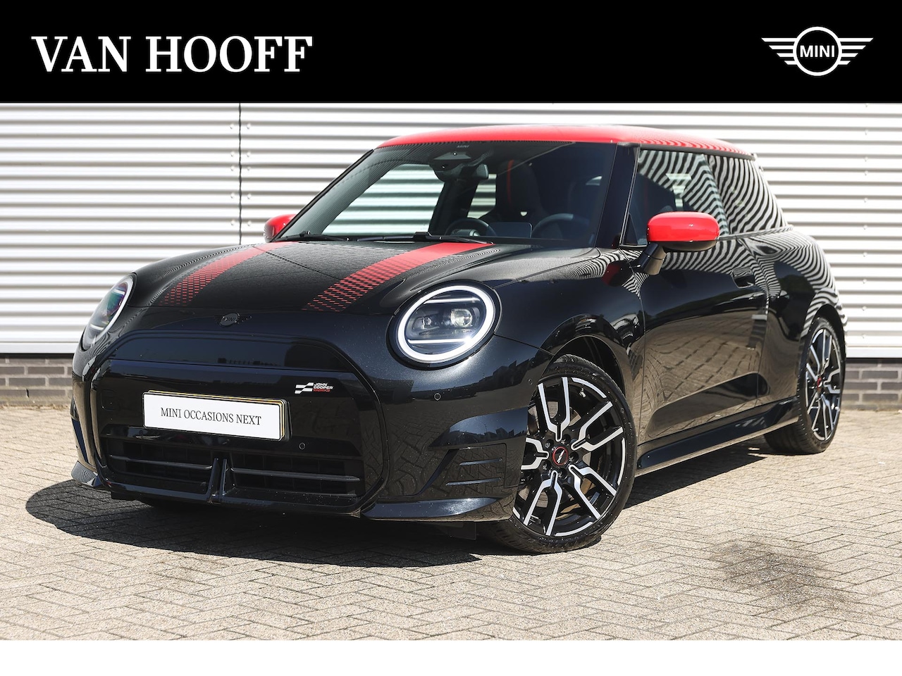 MINI Mini-Electric - Hatchback Cooper SE / John Cooper Works / Pakket M / 18 inch JCW Lap Spoke 2-tone - AutoWereld.nl