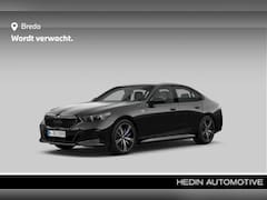 BMW 5-serie - Sedan 520i | M-Sportpakket Pro | Stuurwielverwarming | Panoramadak elektrisch | Driving As