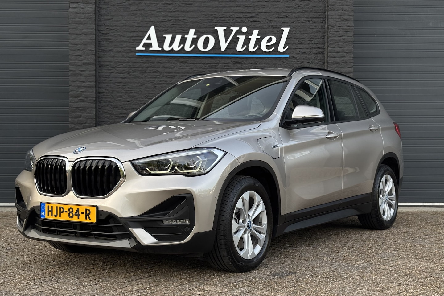 BMW X1 - xDrive25e | Sportstoel | PDC V+A | Elektrische Klep | LED | Clima - AutoWereld.nl