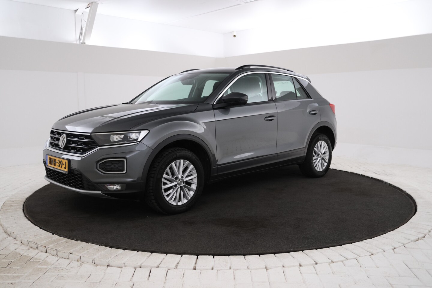 Volkswagen T-Roc - 1.6 TDI Style Business Cruise Control, Panoramadak, Trekhaak, Airco, Parkeersensoren - AutoWereld.nl