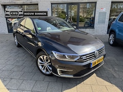 Volkswagen Passat - 1.4 TSI GTE Highline Pano camera Nav trekhaak