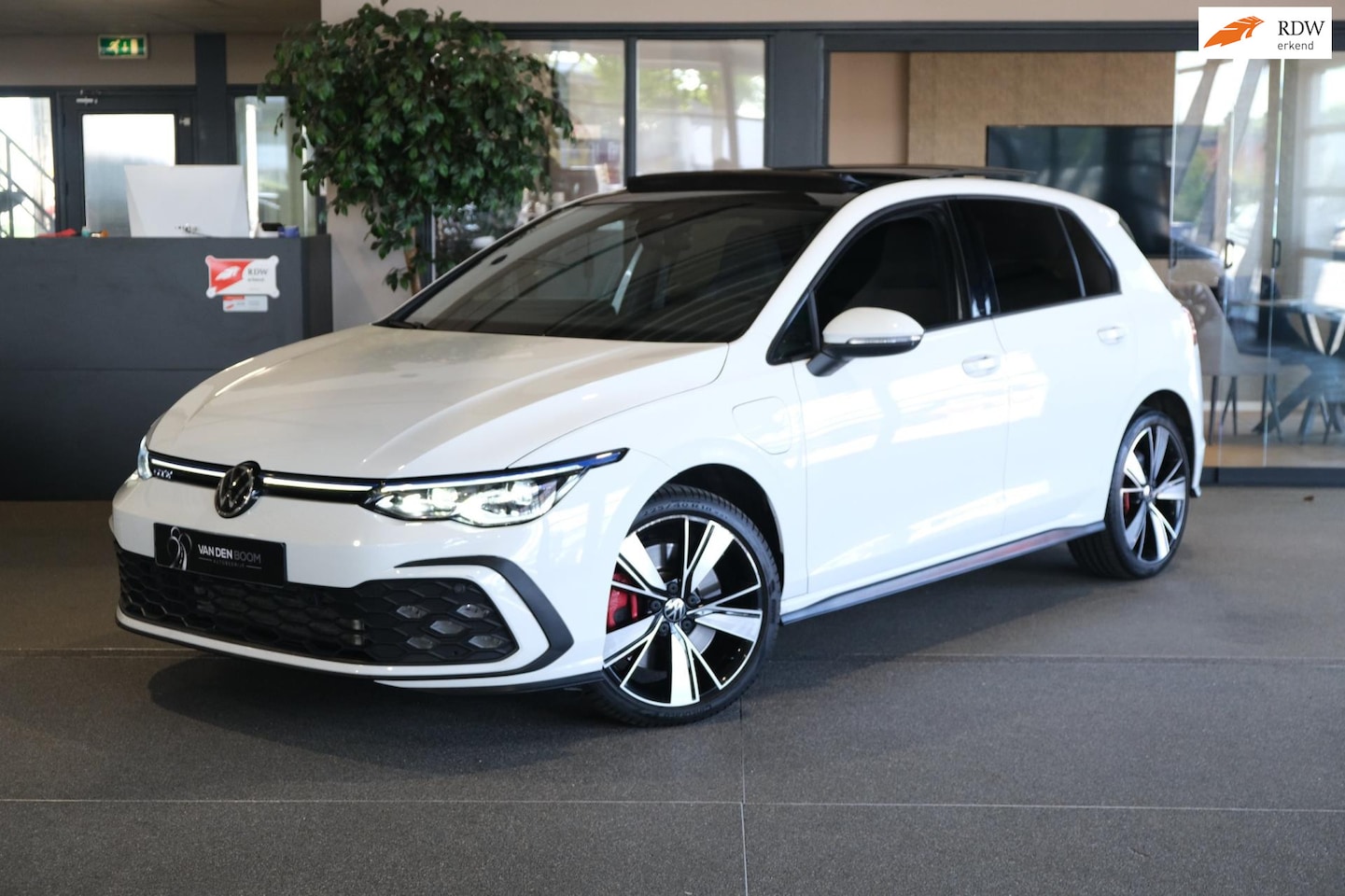 Volkswagen Golf - 1.4 eHybrid GTE 245 PK Pano Mist Navi Led Cam Pdc Acc - AutoWereld.nl