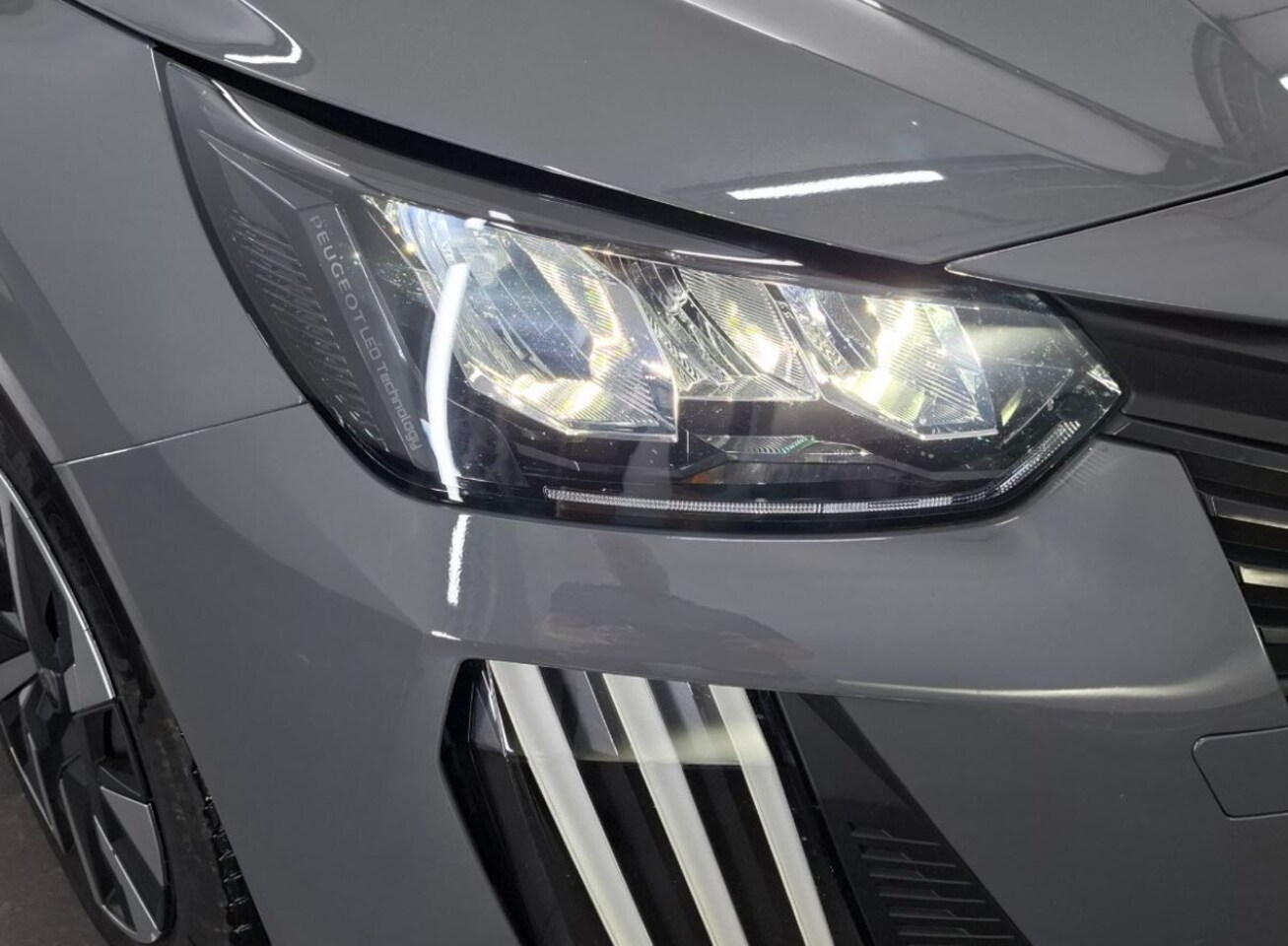 Peugeot 208 - Peugeot 1.2 PureTech 75 Style | Navi | Parkeersensoren achter | Cruise control | Airco | D - AutoWereld.nl