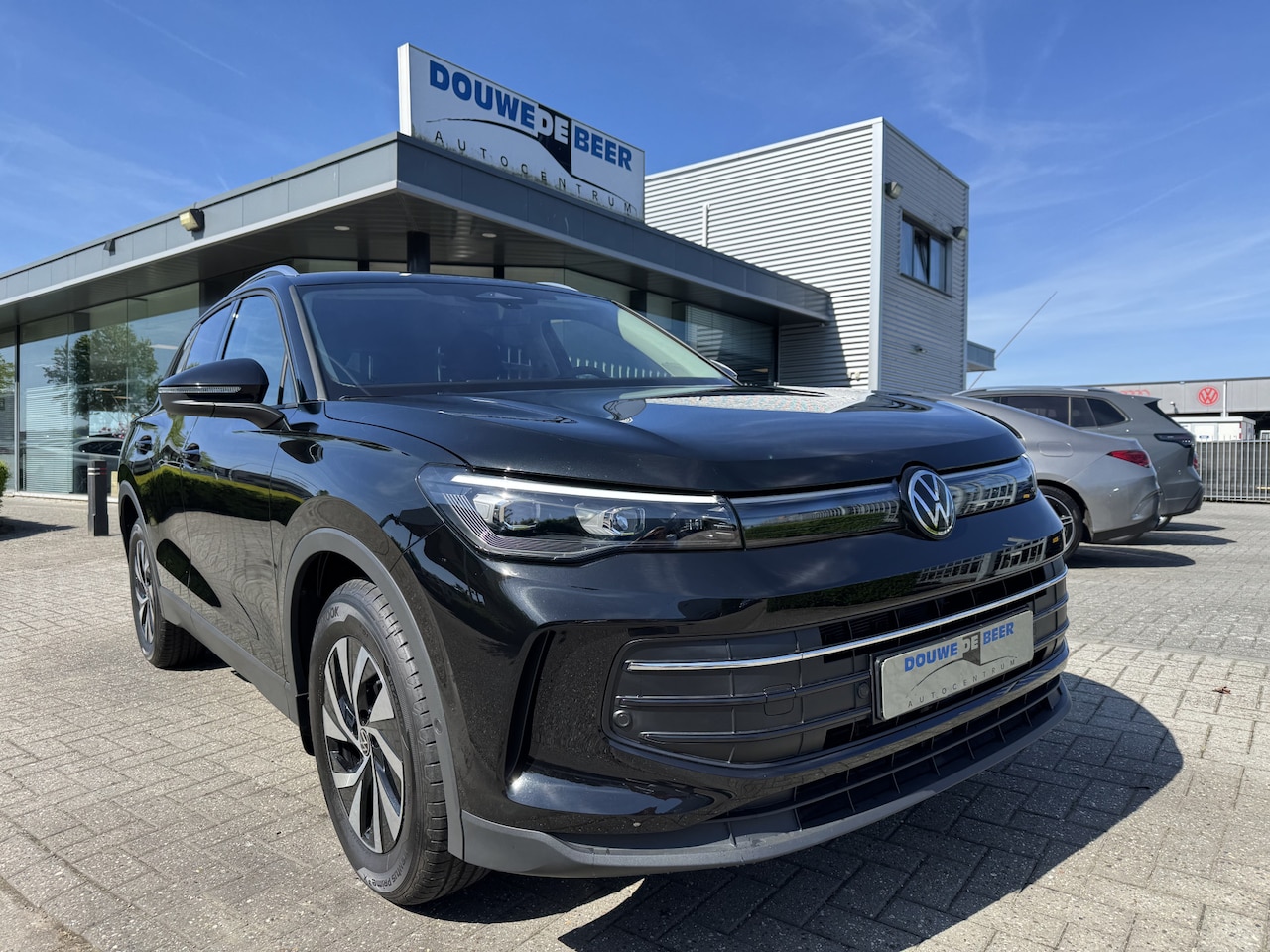 Volkswagen Tiguan - 1.5 eTSI Life Edition Trekhaak | IQ. Light | Stoelverw. | Sfeerverlichting. | standkachel - AutoWereld.nl