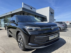 Volkswagen Tiguan - 1.5 eTSI Life Edition Trekhaak | IQ. Light | Stoelverw. | Sfeerverlichting. | standkachel