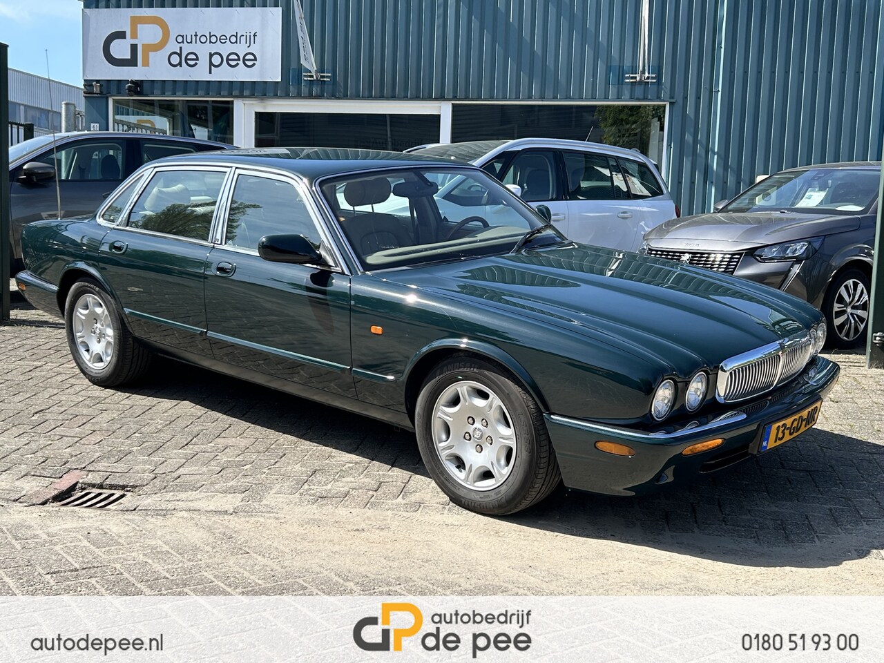 Jaguar XJ - 4.0 V8 Sovereign Automaat GARANTIE/YOUNGTIMER/LEDER/CLIMA/CRUISE rijklaarprijs! - AutoWereld.nl
