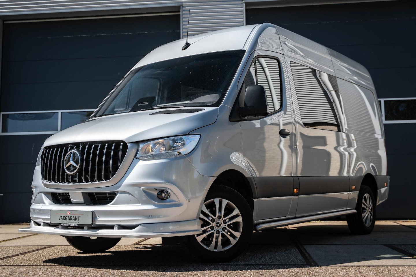 Mercedes-Benz Sprinter - 317 1.9 CDI L2 Select DC |Camera | Adaptive cruise contr. | Stoel verwarming - AutoWereld.nl