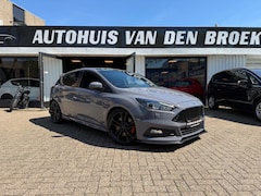 Ford Focus - 2.0 ST 250Pk Navi Cruise Climate Ctr Camera DAB Xenon Leer Elek Pakket Nw Apk