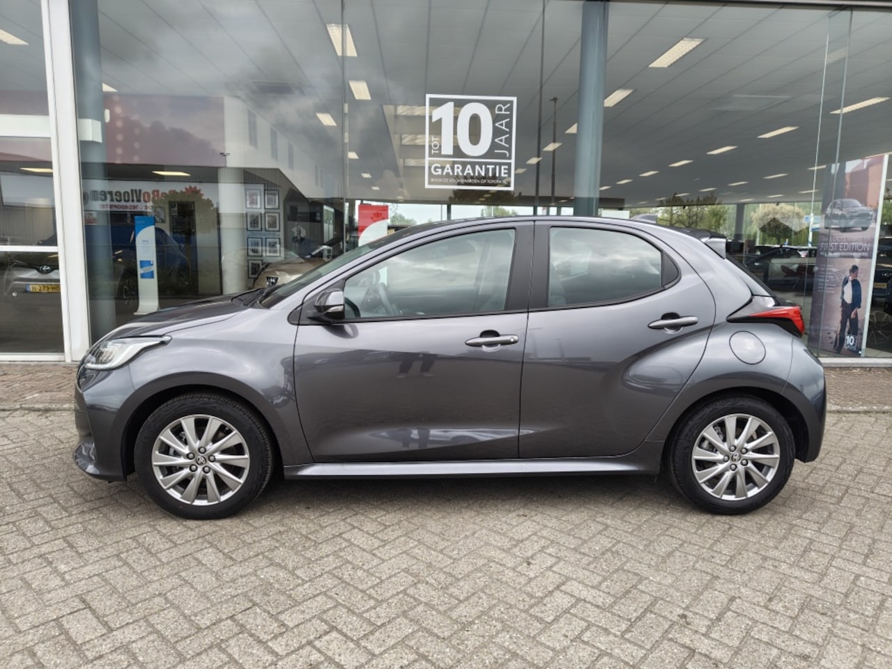Toyota Yaris - 1.5 Hybrid Dynamic Limited | Keyless Entry & Start | Stoel en st - AutoWereld.nl