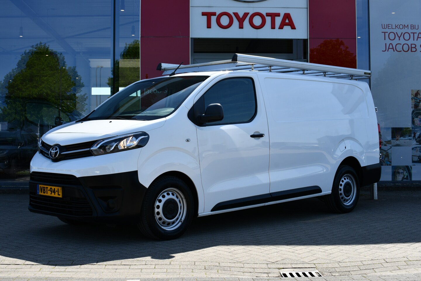 Toyota PROACE Long Worker - 2.0 D-4D Navigator 123pk | Trekhaak | Imperiaal | PDC achter | Navigatie | Cruise control - AutoWereld.nl