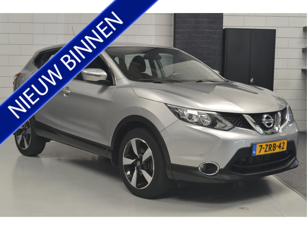 Nissan Qashqai - 1.2 Acenta // 107.000 km // AUTOMAAT // TREKHAAK // CLIMA // CRUISE // - AutoWereld.nl