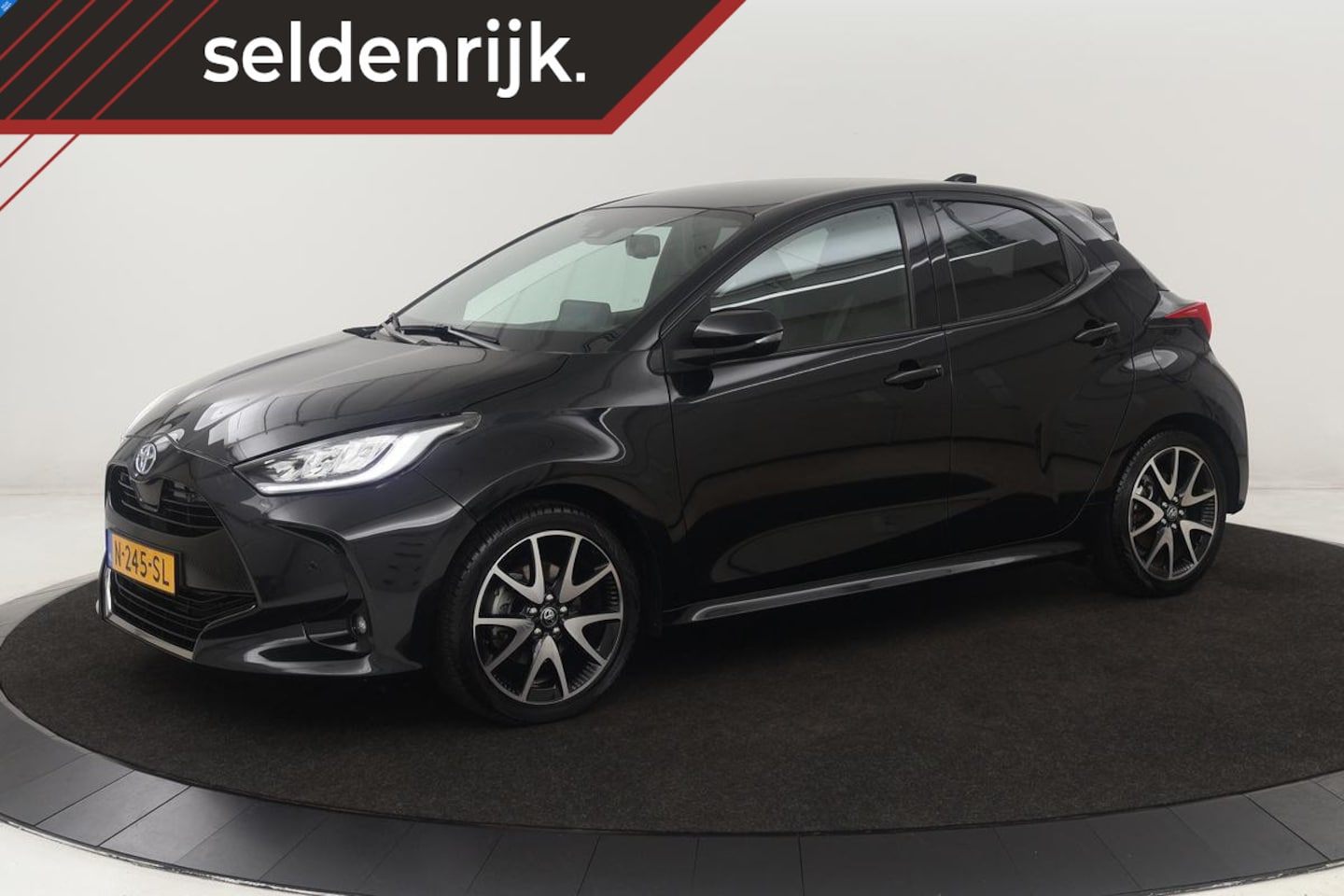 Toyota Yaris - 1.5 Hybrid Executive | Panoramadak | Stoel & stuurverwarming | Head-Up | JBL Sound | Camer - AutoWereld.nl