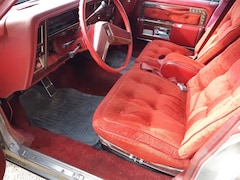 Oldsmobile Ninety-Eight - 98 5.7 De Luxe Brougham