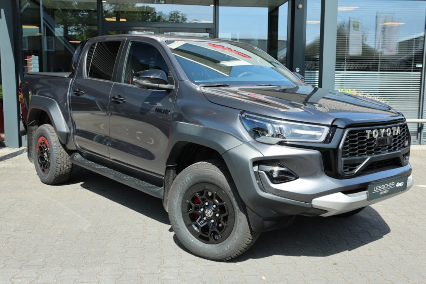 Toyota HiLux - 2.8 D-4D DUBBEL CABIN GR SPORT A/T - AutoWereld.nl
